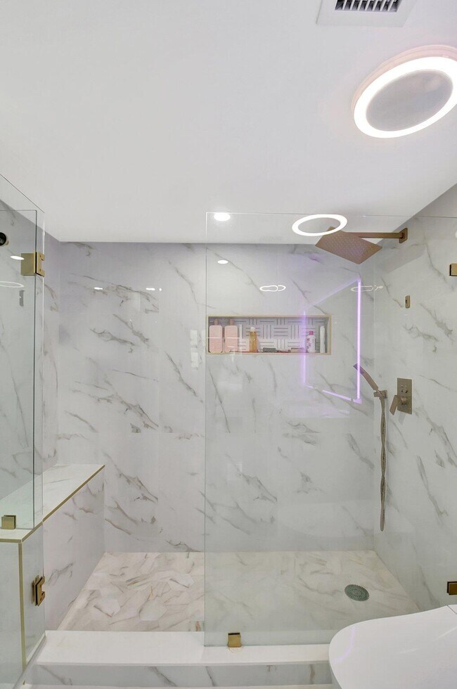 Building Photo - 5440 N Ocean Dr