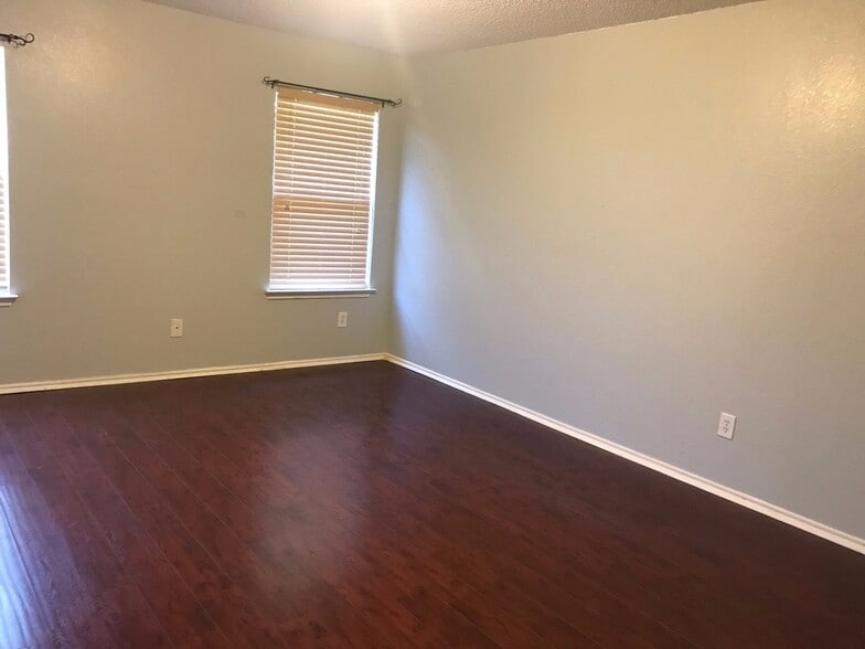 Building Photo - 3820 Bandera Ranch Rd