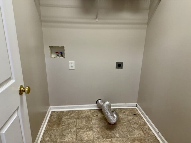 Building Photo - 1627 Maple View Way