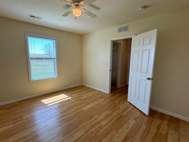 Building Photo - 520 Prairie Meadow Dr