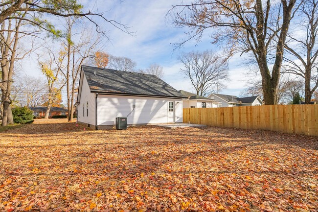 Building Photo - Charming Gallatin Home!