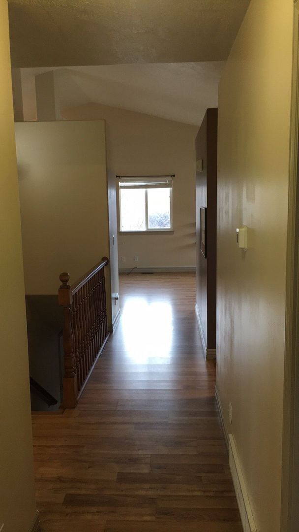 Building Photo - Spacious Home w 2 attached 2 car garage