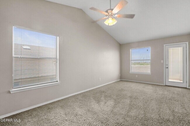 Building Photo - 10822 Elise St