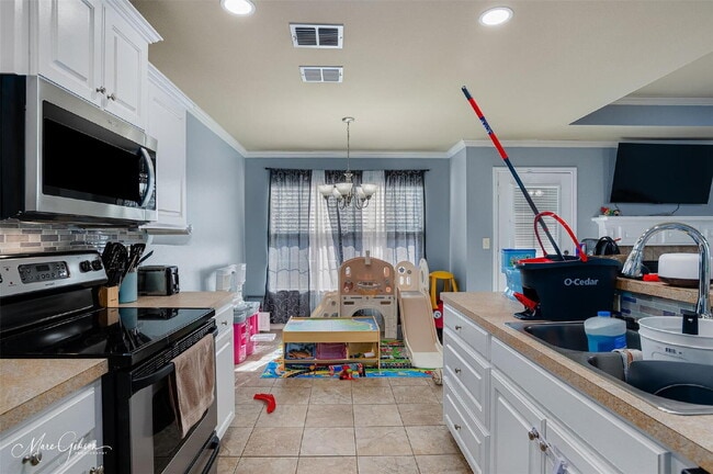 Building Photo - 615 Alex Way