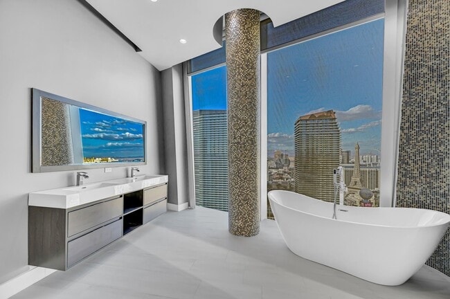 Building Photo - 3726 S Las Vegas Blvd