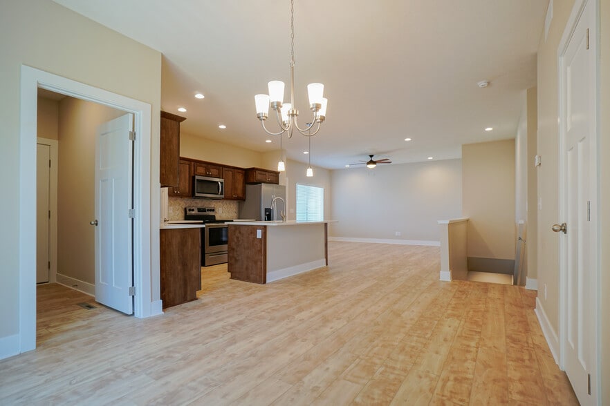 Building Photo - 8710 S 78th St