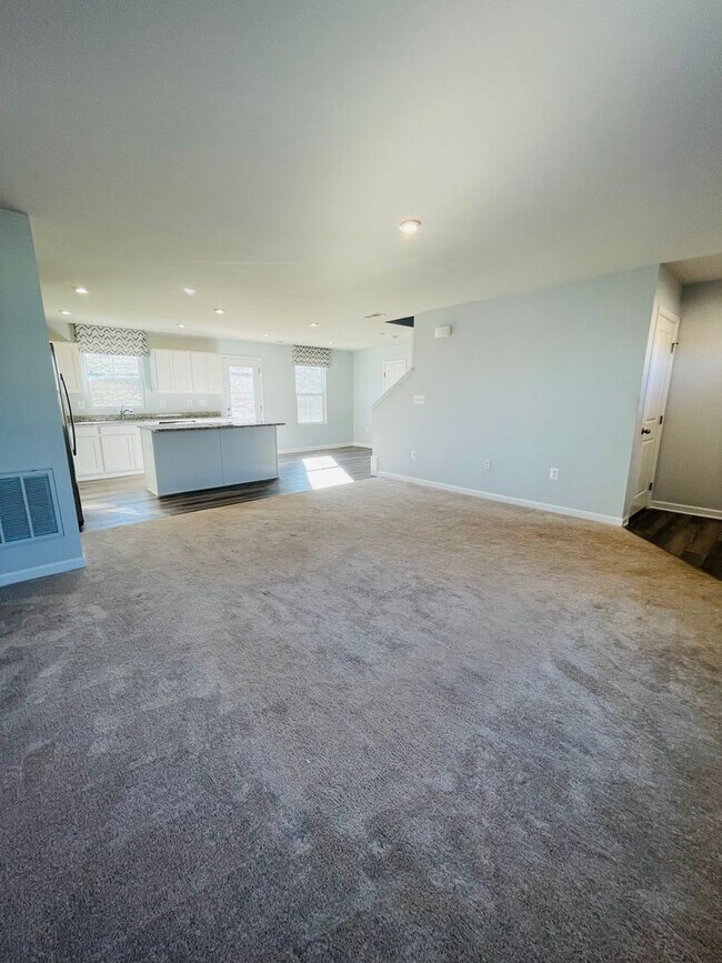 Building Photo - 2065 Tailor Dr