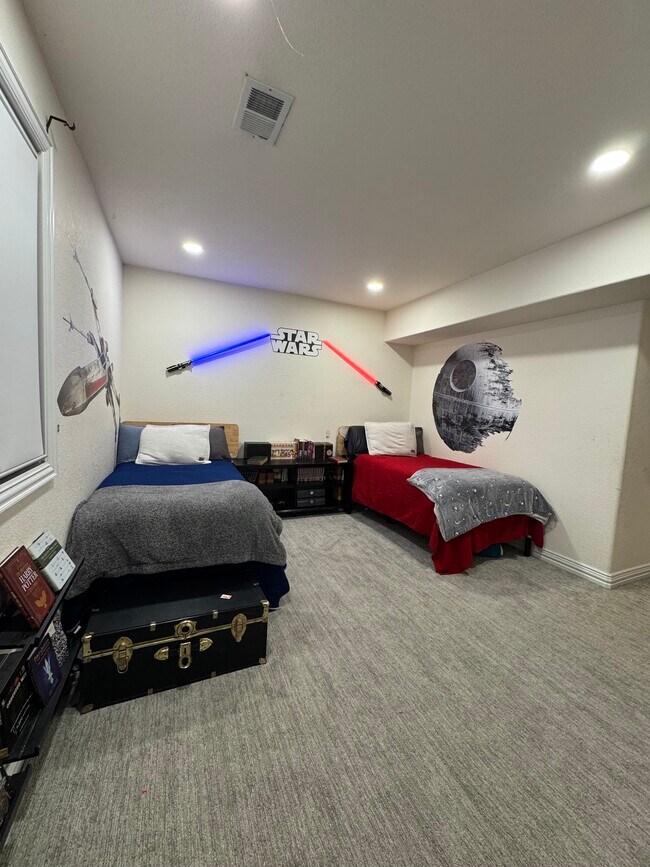 Building Photo - 1011 S Valentia St