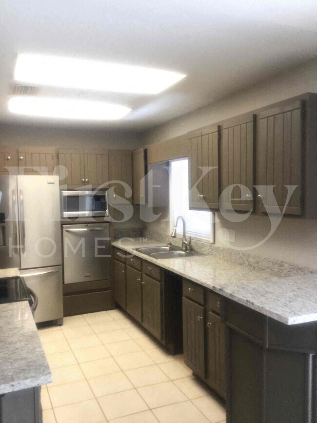 Building Photo - 19742 Carolina Cir