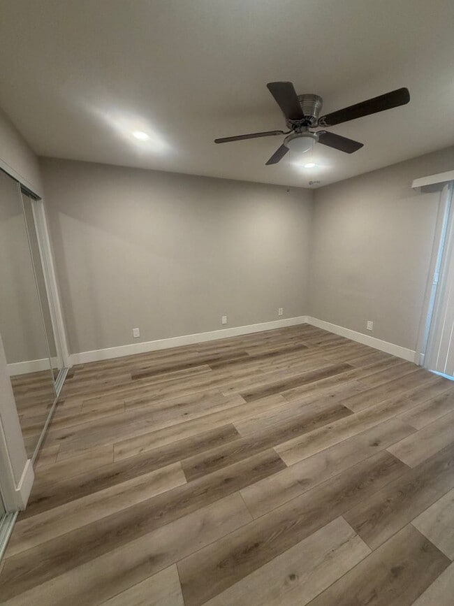 Building Photo - Beautiful 2 bed, 2 baths Summerplace townhome with community pool