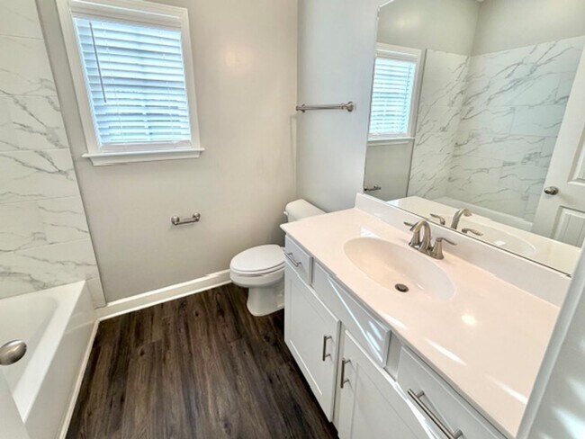 Building Photo - CrimsonwoodDr95