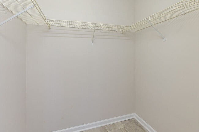 Building Photo - Beautiful 4 bed 2 bath home in Greensboro with fenced yard. Walk to coffee shop and restaurants.