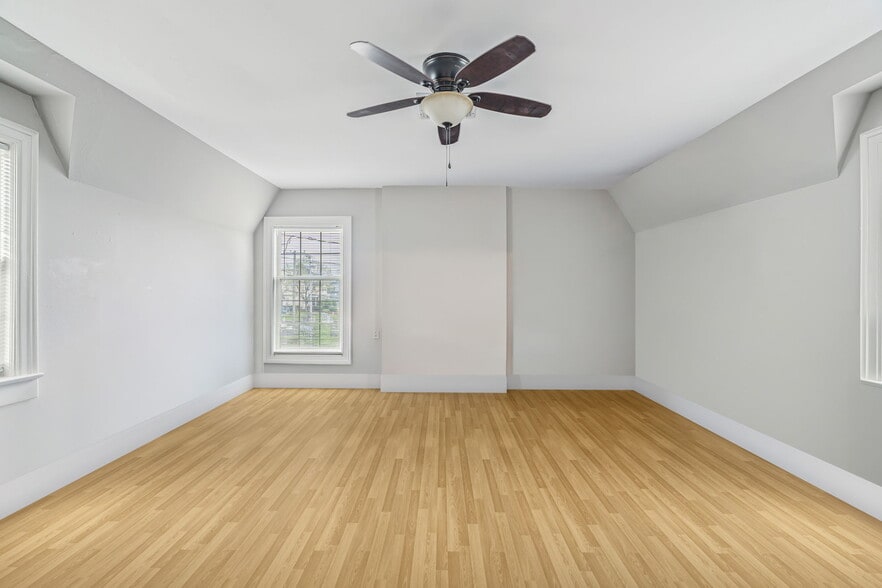 Building Photo - 1606 Laurel Ave