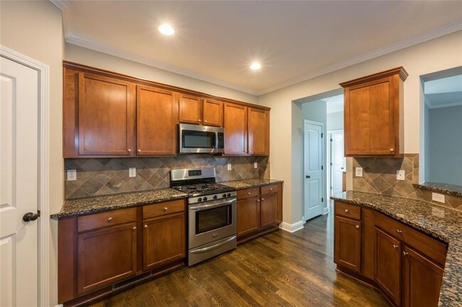 Building Photo - 2707 Silver Hill Terrace SE