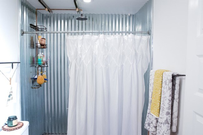 Building Photo - 110 W Market St