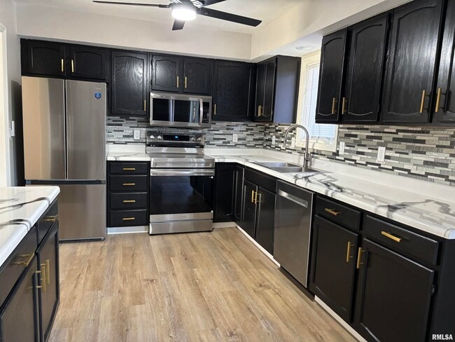 Building Photo - 3326 Jennings Dr