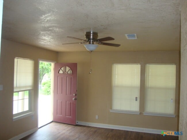 Building Photo - 1813 Fairview Dr