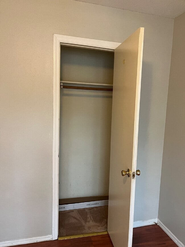 Building Photo - "Spacious 3-Bedroom Oasis with 2 Full Bath...