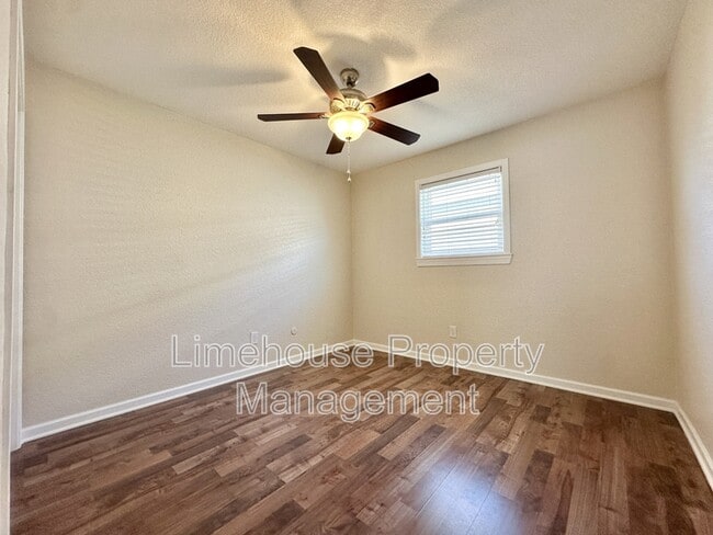 Building Photo - 909 Leisure Square