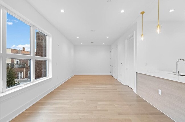 Building Photo - 6025 JFK Blvd E