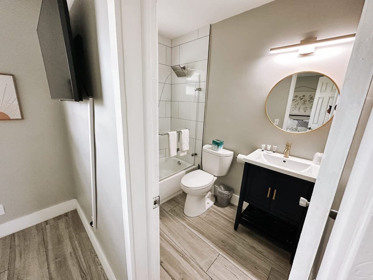 Building Photo - 50 Davie Blvd