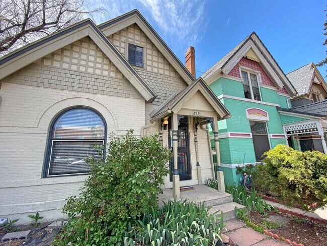 Building Photo - 715 Elati St