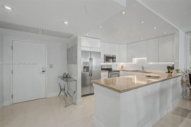 Building Photo - 2301 Collins Ave