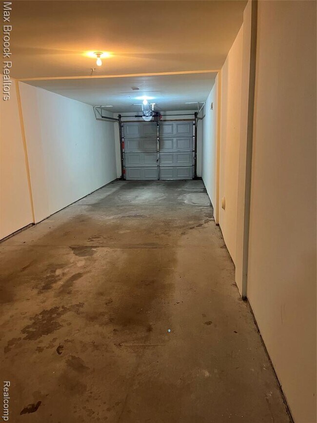 Building Photo - 3255 Camden Dr