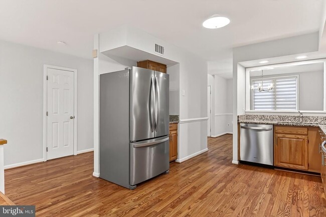 Building Photo - 4021 Lake Glen Rd