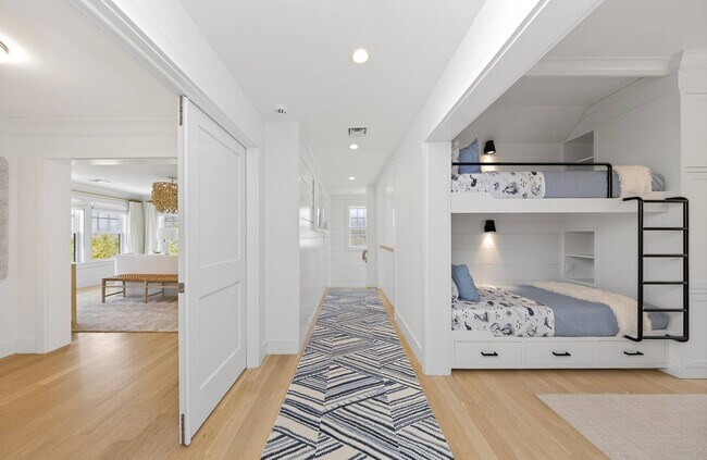 Building Photo - 17 Bayview Rd