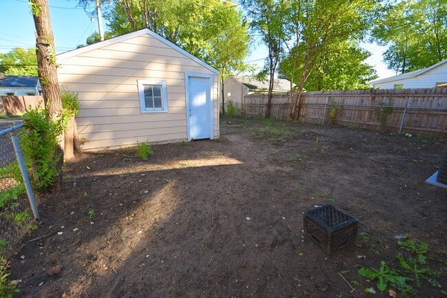 Building Photo - Remodeled, 2 bedroom South Bend IN home