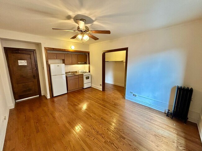 Interior Photo - 2256 N. Cleveland