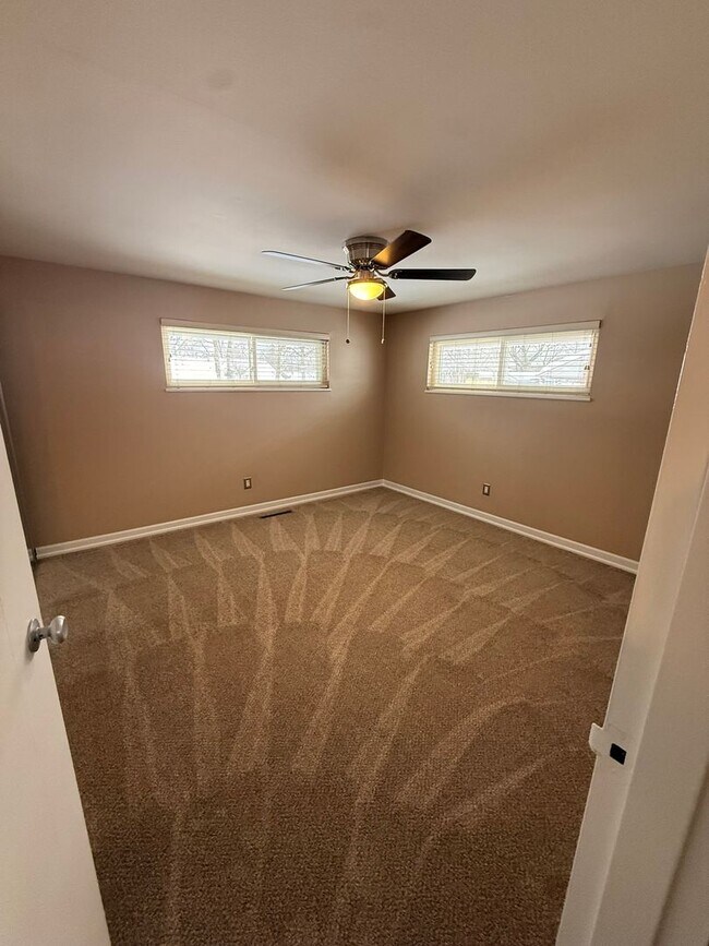 Building Photo - 2076 Terrylynn Ave