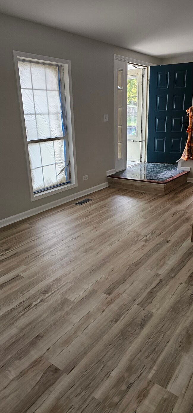 Family Room - 115 Hazelnut Dr