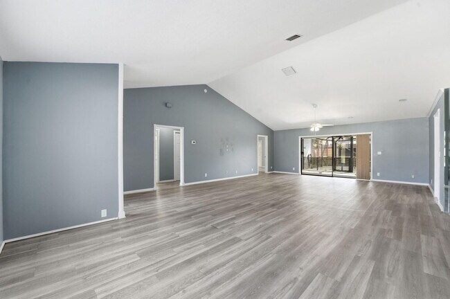 Building Photo - 9284 Laurel Green Dr