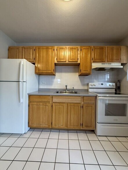 Building Photo - 565 Hyde Park Ave