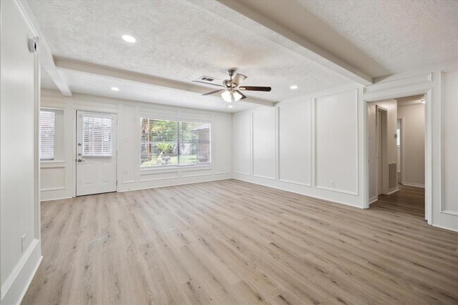 Building Photo - 25402 Lynbriar Ln