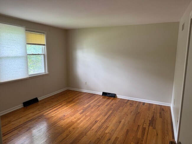 Building Photo - 4763-4765 Nugent Dr