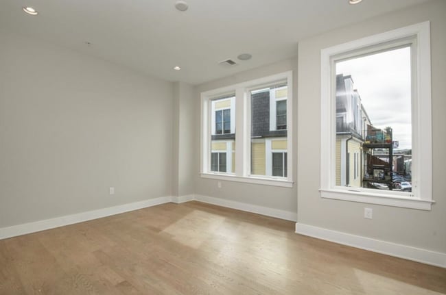 Building Photo - Luxurious High End City-Side 2BR/2Bath wit...