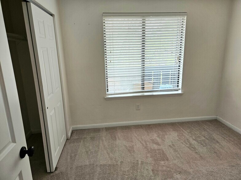 Building Photo - 4711B Dunbarton Rd