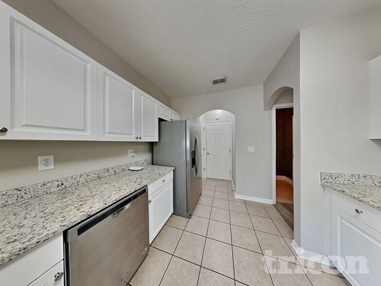 Building Photo - 6137 Skylarkcrest Dr