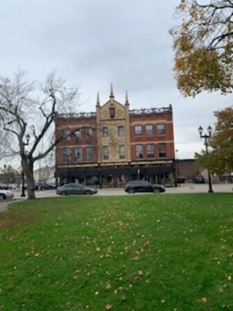 Building Photo - 18 Elm St