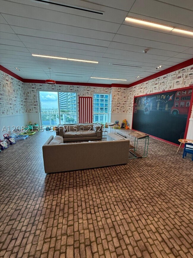 Building Photo - 1080 Brickell Ave