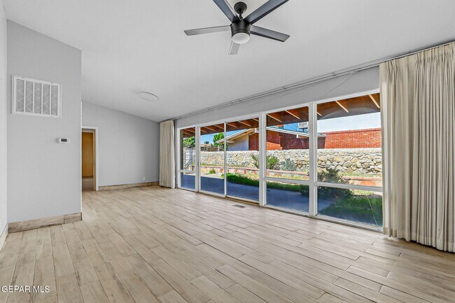 Building Photo - 2801 Polk Ave