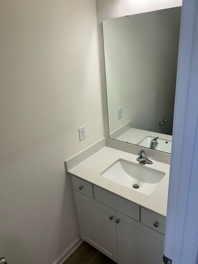 Building Photo - Limited Time Offer: First Full Month Rent-...