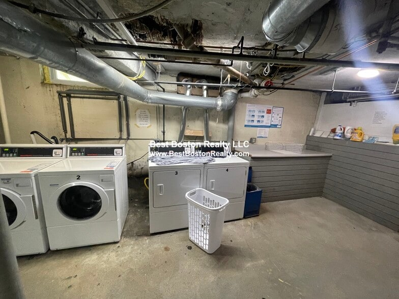 Building Photo - 38 Gibson St