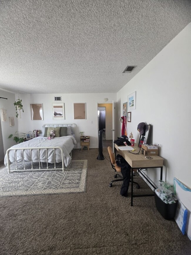 Building Photo - 5140-5142 Catoctin Dr.