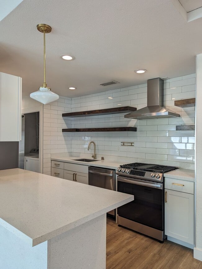 Building Photo - Beautiful Three Bedroom