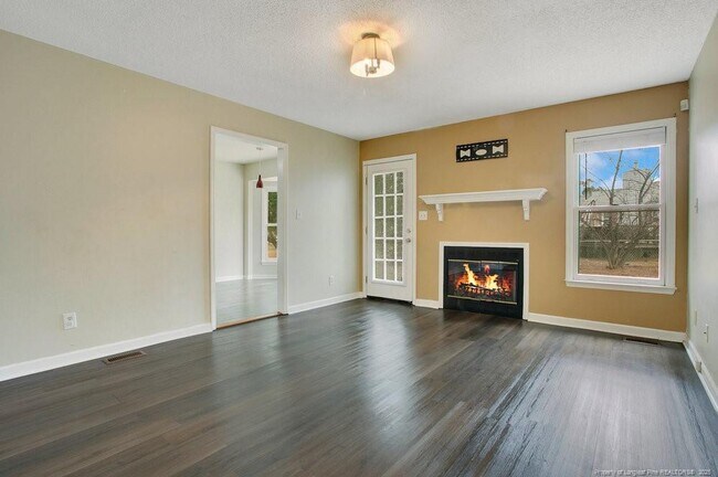 Building Photo - 5319 Thackeray Dr