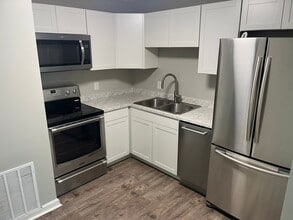 Building Photo - Madison Park Condominiums #C71